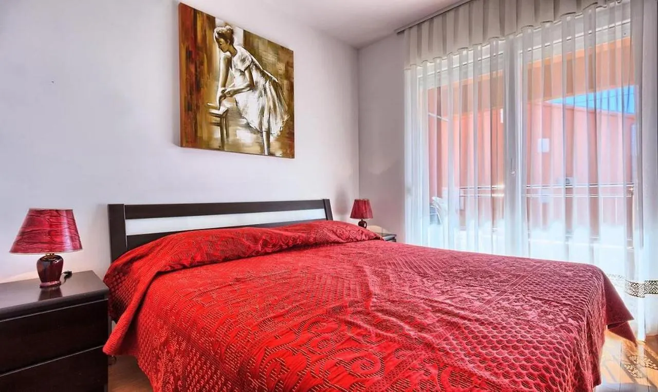 Luxury Apartment Black&White With Pool Trogir