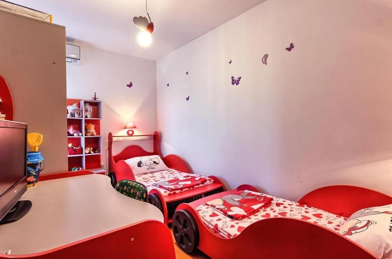 Luxury Apartment Black&White With Pool Trogir